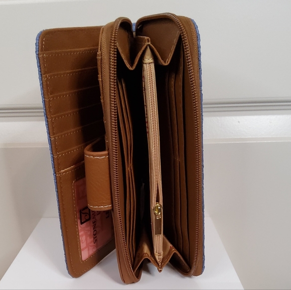 Stone Mountain Leather Wallet - Picture 2 of 5